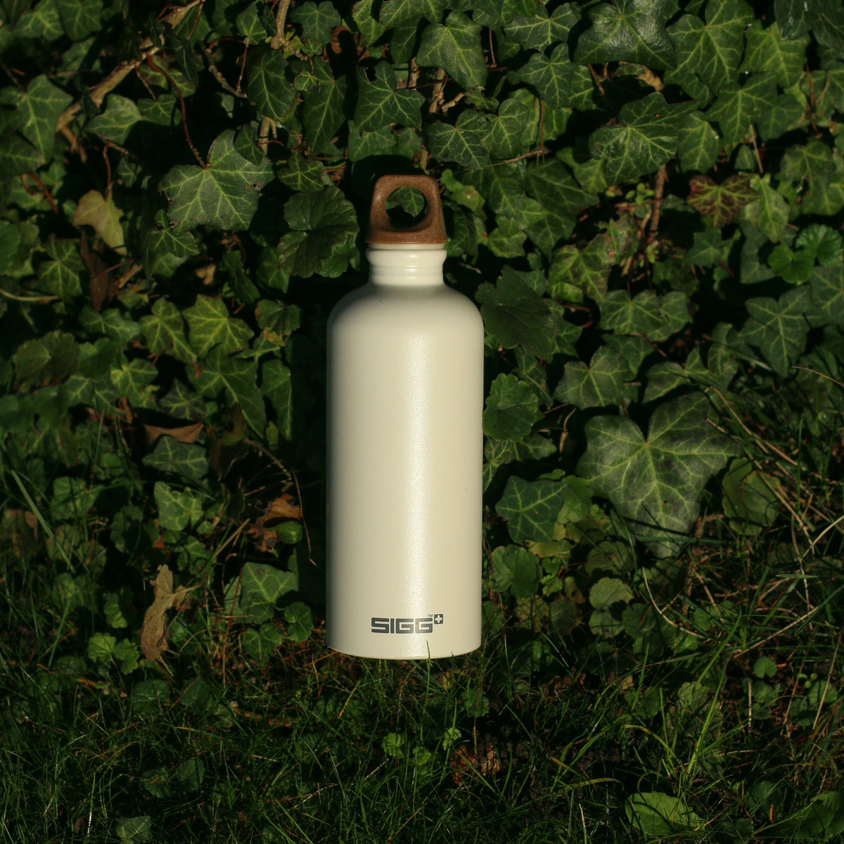 SIGG Traveller MyPlanet Forward Plain 0,6 l, käytössä ulkona 2
