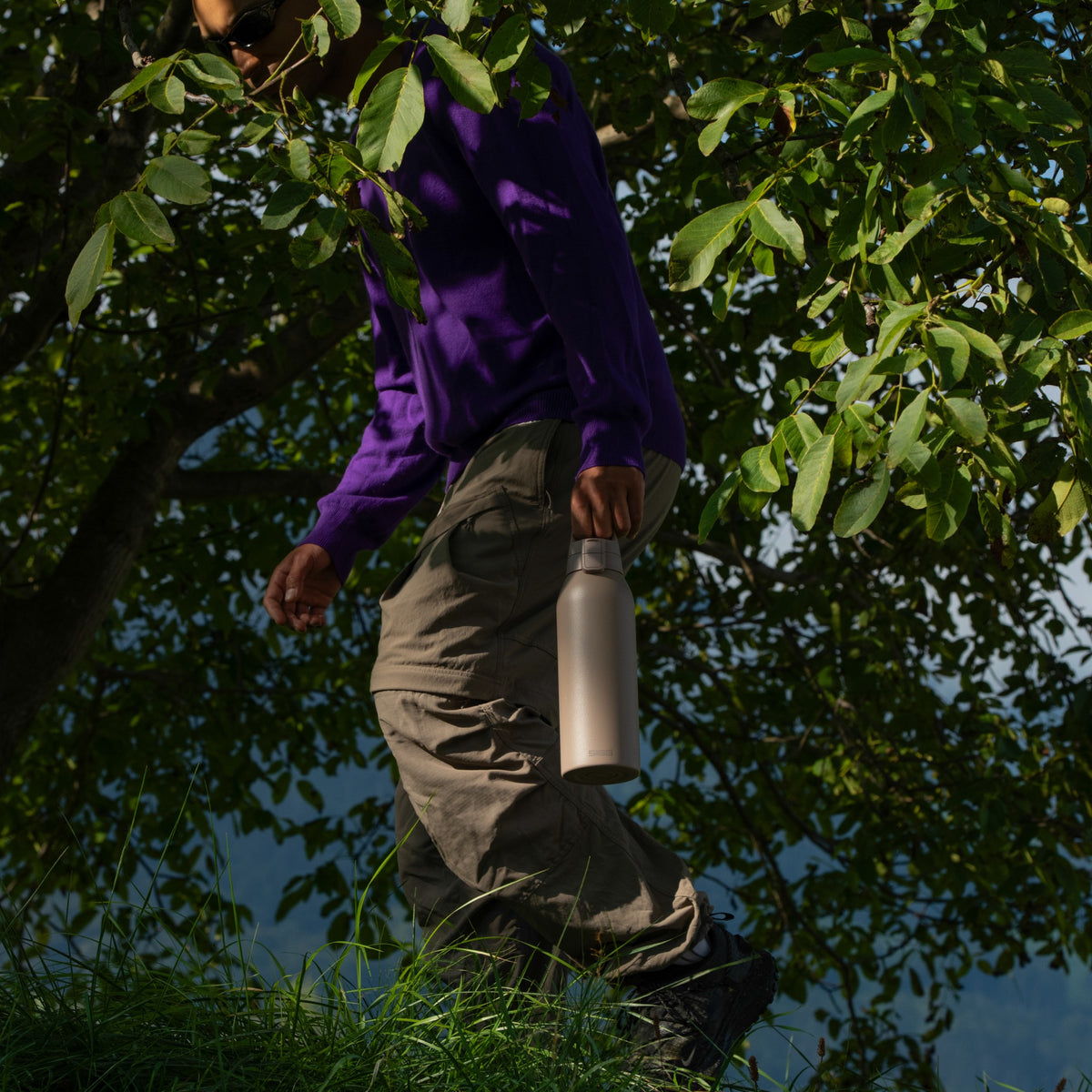SIGG Shield Therm One termospullo Dusk 1,0 l, käytössä ulkona 2