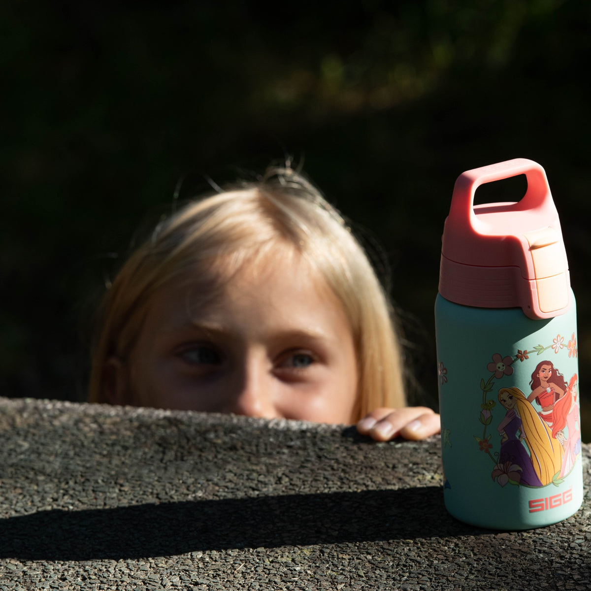 SIGG Shield One Princesses lastenpullo 0,5 l, käyttökuva