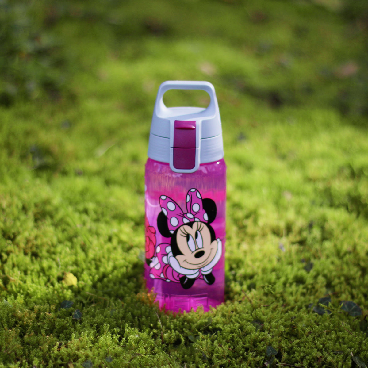 SIGG VIVA ONE JUNIOR MINNIE 0,5 l, käytössä ulkona 2