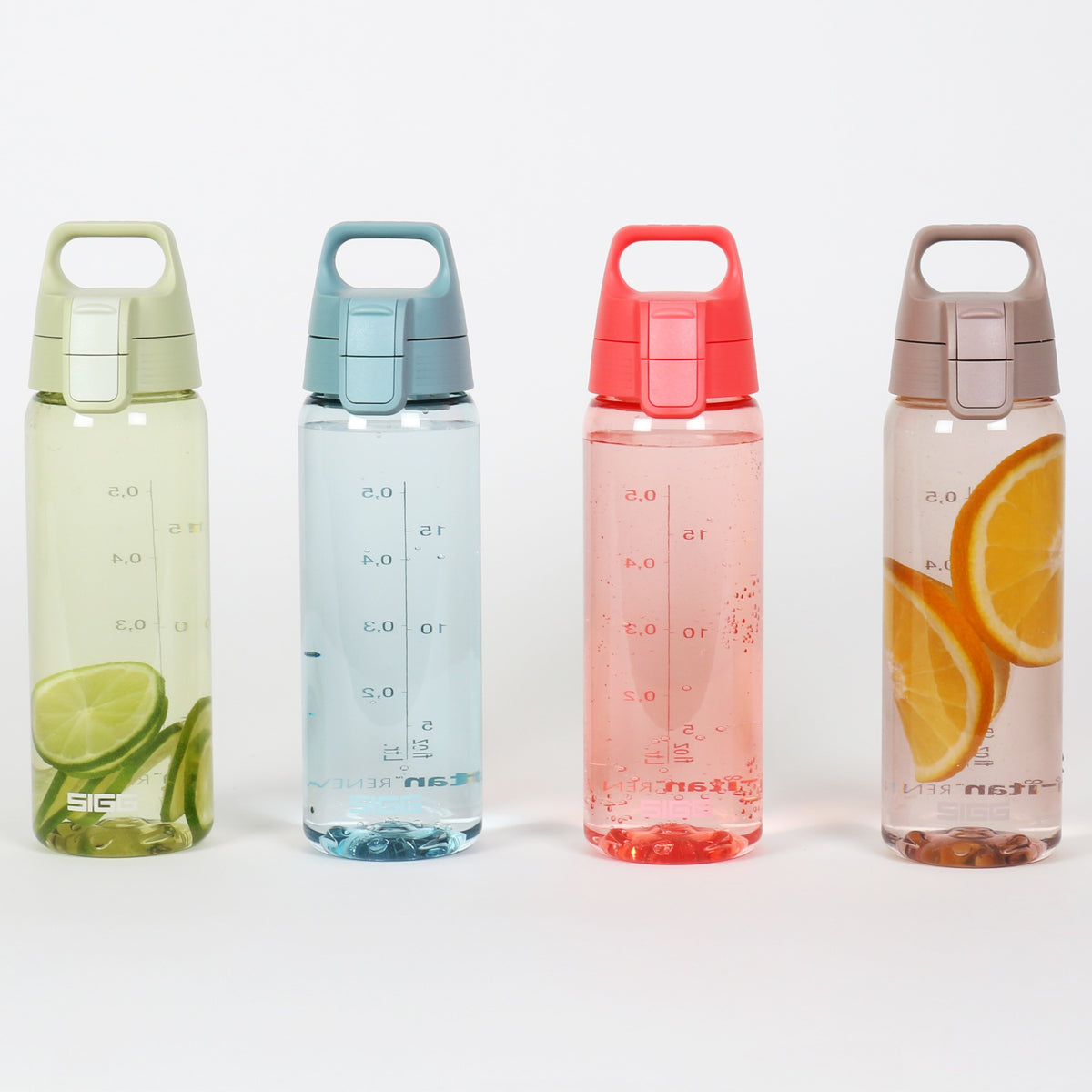 SIGG Total Color ONE Eco Green 0,6 l juomapullo, käytössä ulkona