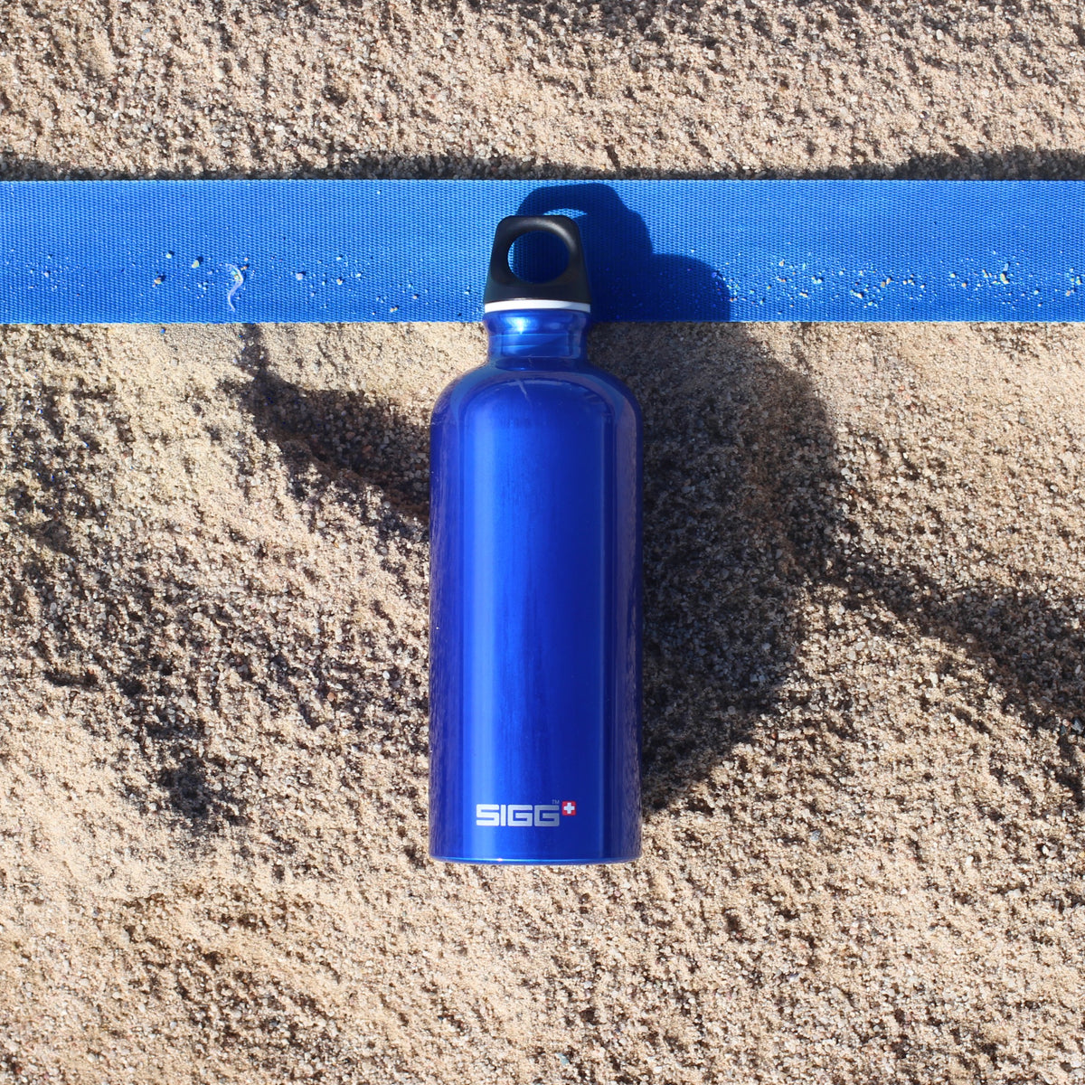 SIGG Traveller Dark Blue 0,6 l, käyttökuva 2