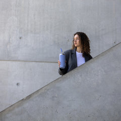 SIGG Helia Peaceful Blue 0,6 l, käytössä ulkona 2