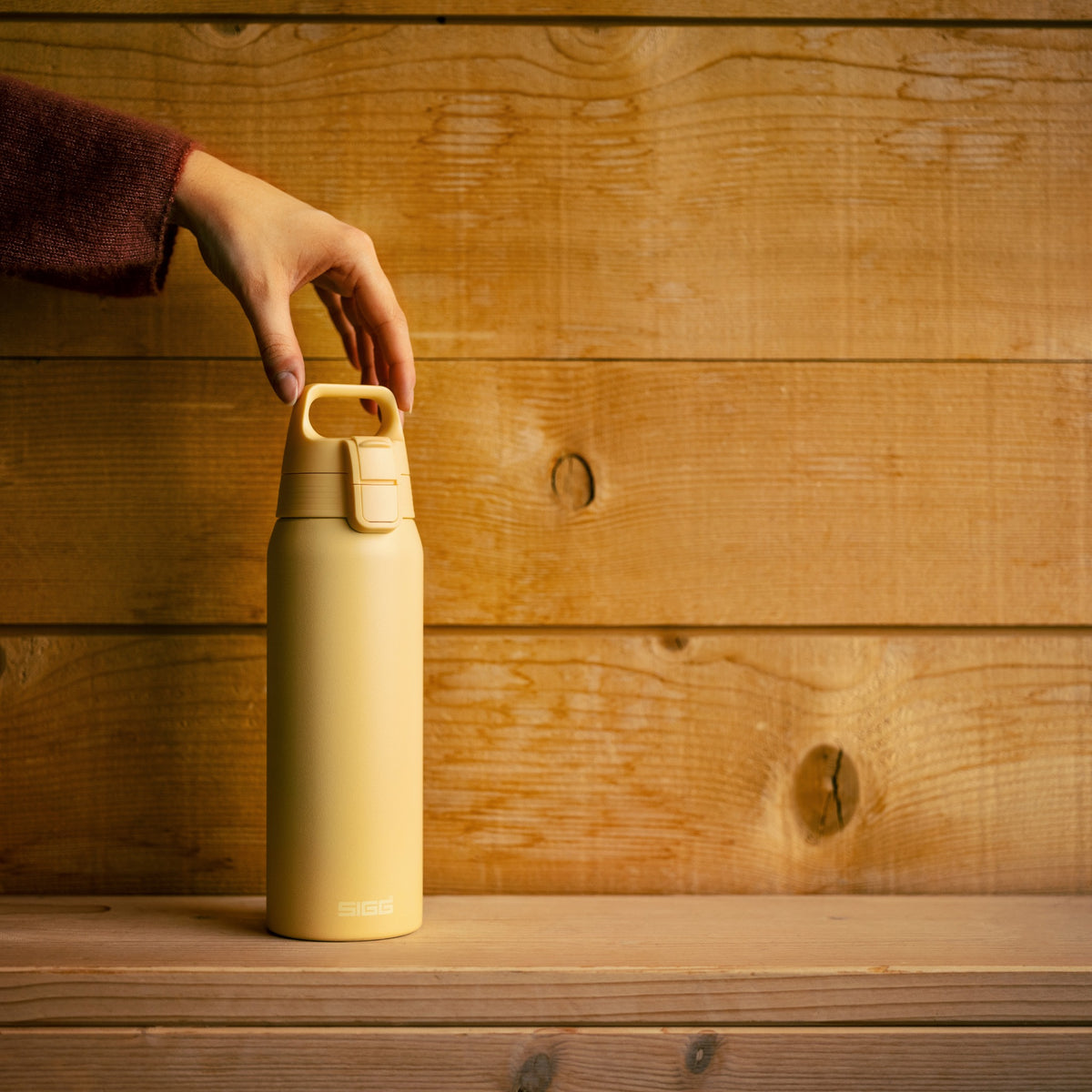SIGG Shield Therm One Opti Yellow 0,75 l, käyttökuva 2