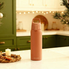 SIGG Shield Therm One termospullo Eco Red 0,75 l, käytössä ulkona
