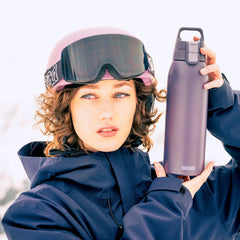 SIGG Shield Therm One termospullo Nocturne 1,0 l, käyttökuva