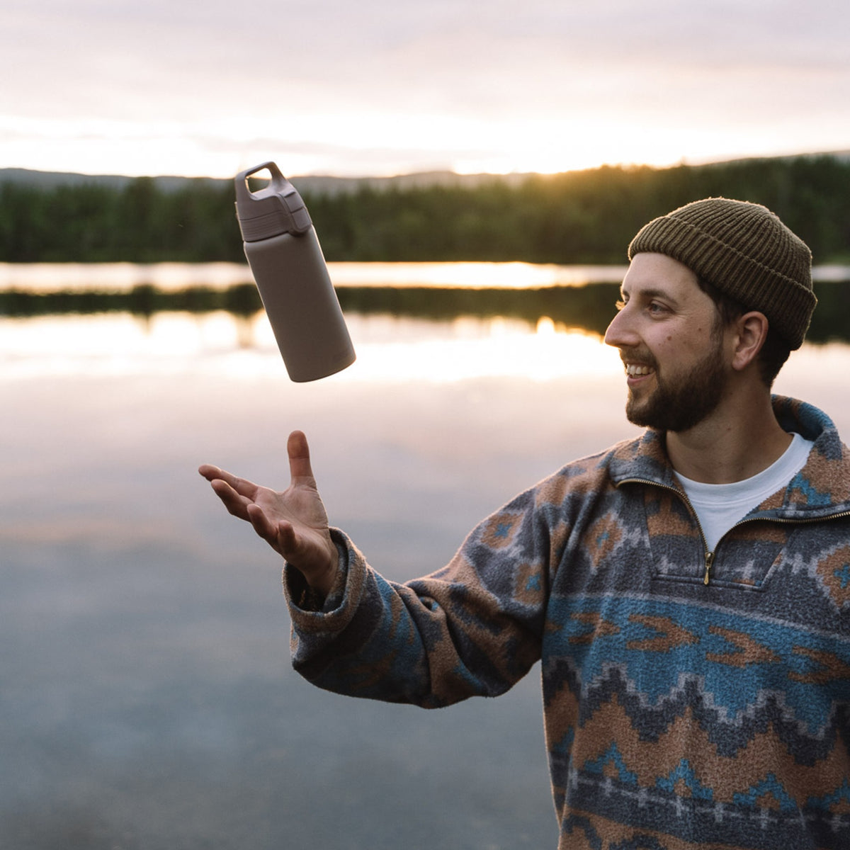 SIGG Shield Therm One termospullo Dusk 0,5 l, käyttökuva 2