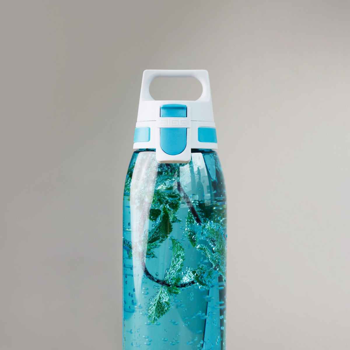 SIGG Total Color Aqua 1,0 l, käyttökuva 2