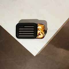 SIGG Gemstone Box Obsidian eväsrasia, käytössä ulkona