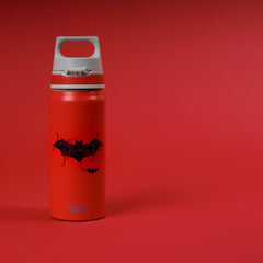 SIGG WMB ONE Batman Standing 0,6 l, käytössä ulkona