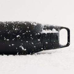 SIGG SHIELD THERM ONE TERMOSPULLO BLACK 1,0 l, käytössä ulkona