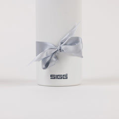 SIGG Shield Therm One termospullo White 0,75 l, käytössä ulkona 2