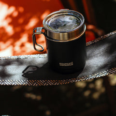 SIGG TRAVEL MUG termosmuki vihreä 0,3 l, käytössä ulkona 2