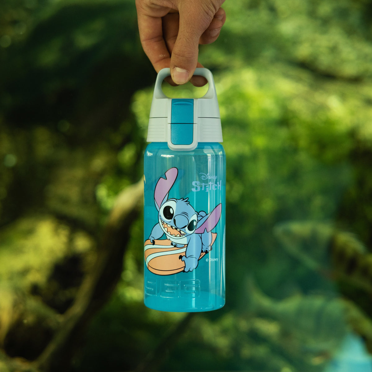 SIGG VIVA ONE STITCH SURFING 0,5 l, käytössä ulkona 2
