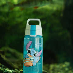 SIGG VIVA ONE STITCH SURFING 0,5 l, käytössä ulkona