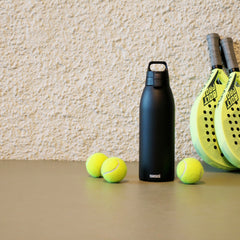 SIGG Shield Therm One Termospullo Black 1,5 l, käytössä ulkona 2