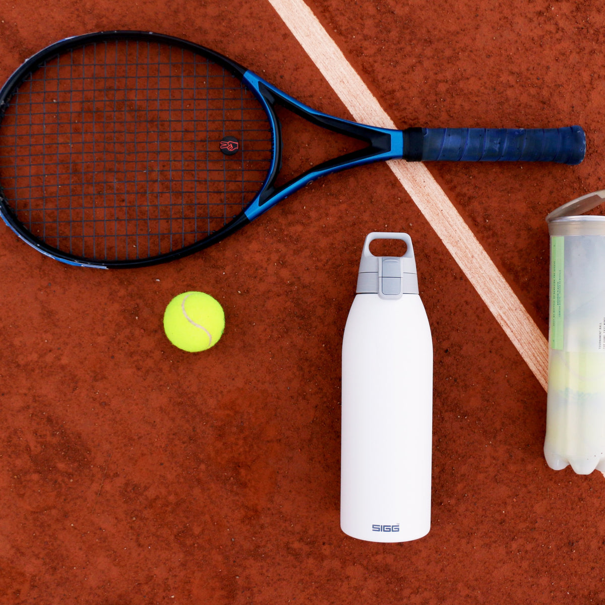 SIGG Shield Therm One termospullo White 1,5 l, käytössä ulkona 2