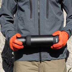 SIGG Alpine Star termospullo Black 1,0 l, käyttökuva 2