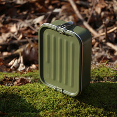SIGG Gemstone Box eväsrasia Roasted Green, käytössä ulkona