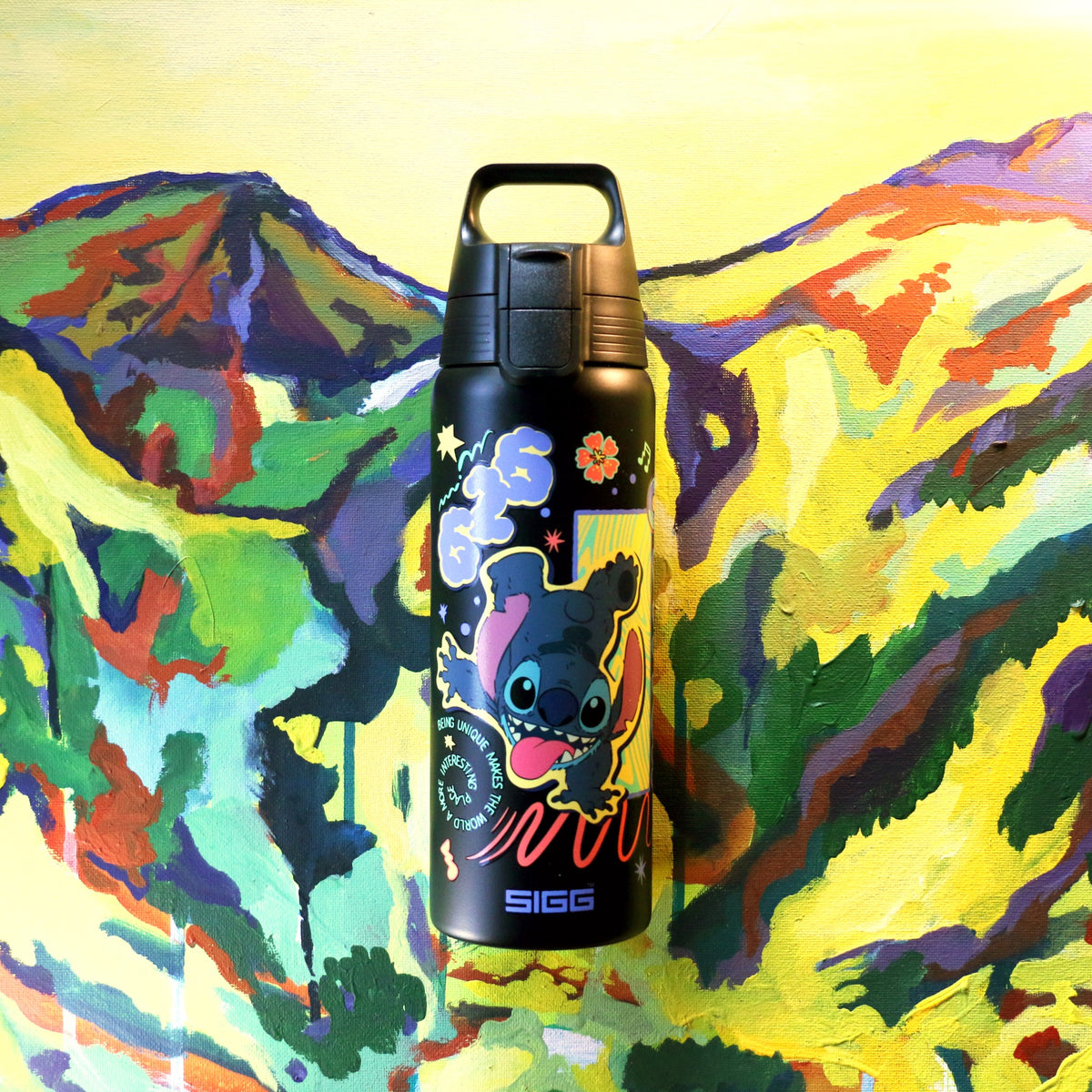 SIGG Shield One 626 Stitch 0,75 l juomapullo, käytössä ulkona 2