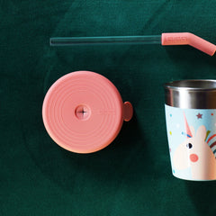 SIGG Kids Straw Cup - lasten pillimuki Unistar 0,35 l, käytössä ulkona