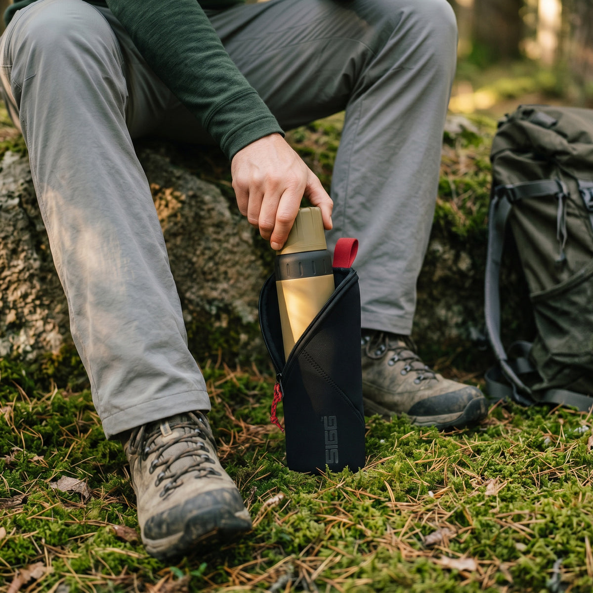 SIGG Bottle Holster S, käytössä ulkona