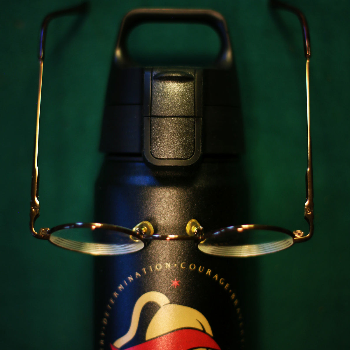 SIGG WMB ONE Gryffindor 0,75 l alumiinipullo, käytössä ulkona 2