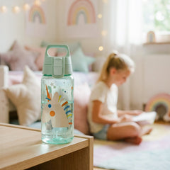 SIGG Viva One Unistars 0,5 l lasten juomapullo, käytössä ulkona