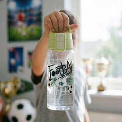 SIGG VIVA ONE FOOTBALL SPLASH LASTEN JUOMAPULLO 0,5 l, käytössä ulkona 2