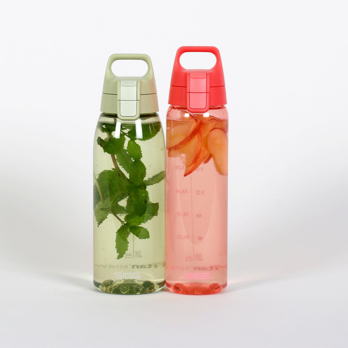 SIGG TOTAL COLOR ONE JUOMAPULLO - ECO GREEN 1,0 l, käytössä ulkona