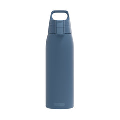 SIGG Shield One teräksinen juomapullo Deep Blue 1,0 l, edestä, pullo täytettynä