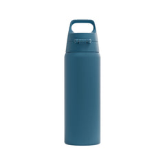 SIGG Shield One teräksinen juomapullo Blue Puya 0,75 l, takaa, pullo täytettynä