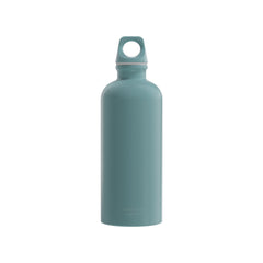 SIGG TRAVELLER JUOMAPULLO MORNING BLUE 0,6 l, takaa, pullo täytettynä