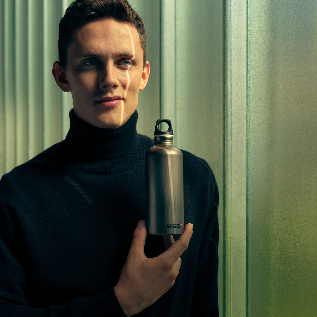 SIGG Traveller Smoked Pearl 0,6 l, käyttökuva 2
