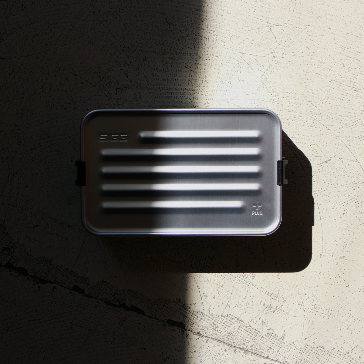 SIGG Metal Box Plus L Alu, käyttökuva