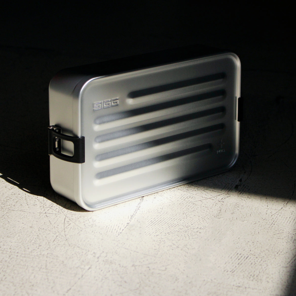 SIGG Metal Box Plus L Alu, käyttökuva 2