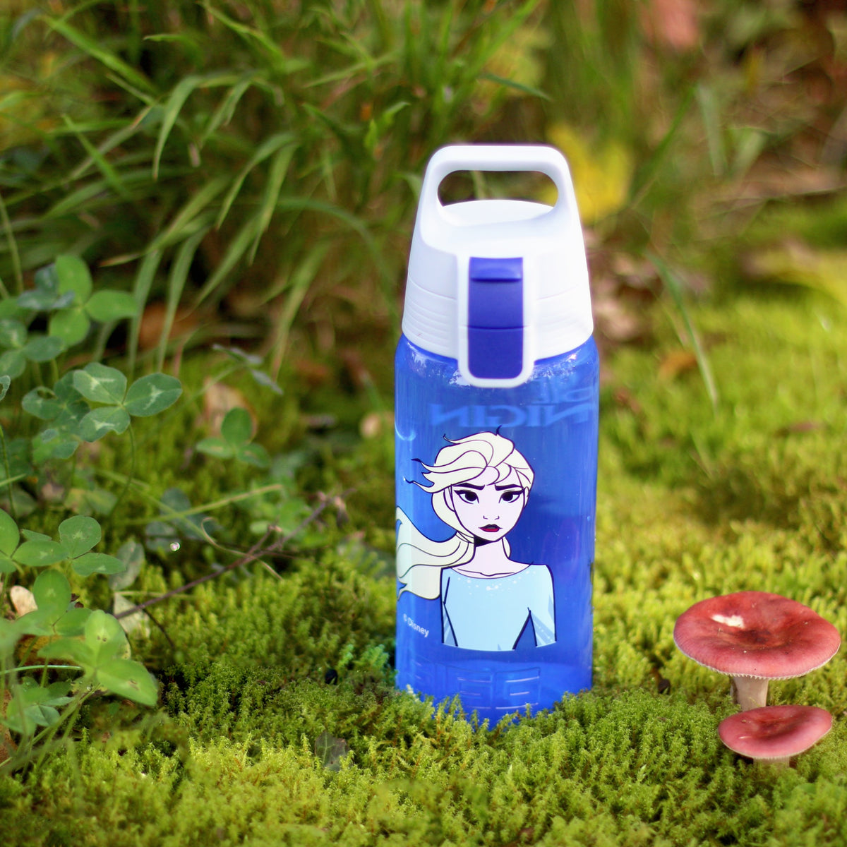 SIGG VIVA ONE Elsa ll 0,5 l, käytössä ulkona 2