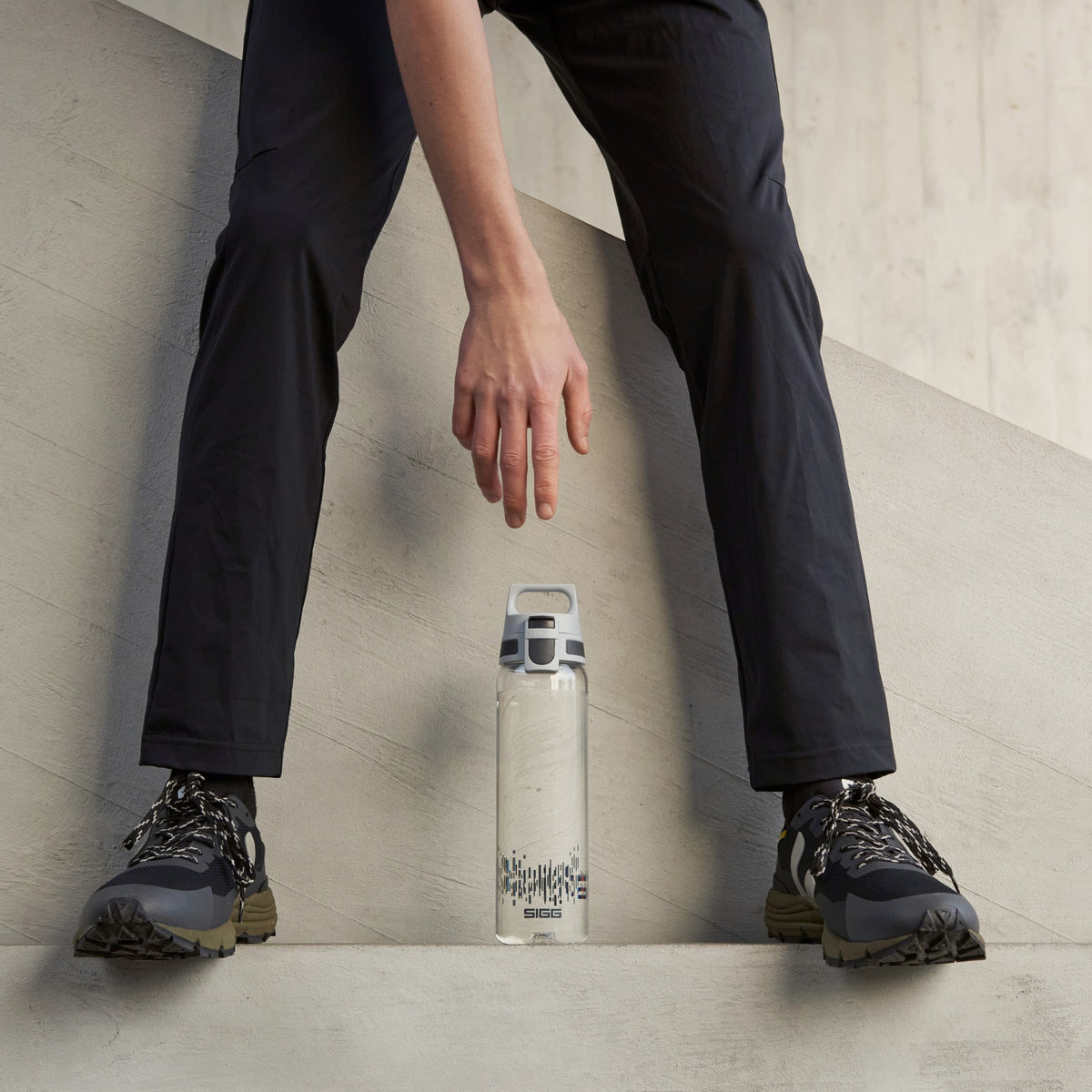 SIGG Total Clear One MyPlanet Anthracite 0,75 l, käyttökuva 2