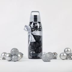 SIGG Total Color Anthracite 1,0 l, käytössä ulkona