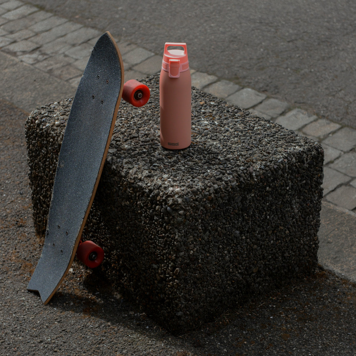 SIGG Shield One Shy Pink 1,0 l, käyttökuva