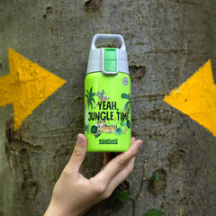 SIGG Shield One Jungle 0,5 l, käytössä ulkona