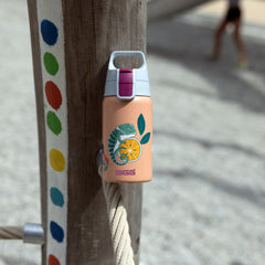 SIGG Shield One Flora 0,5 l, käytössä ulkona